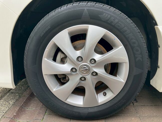 アルミホイールにも傷は無く。前の方が大切に乗られていたのが分かります。